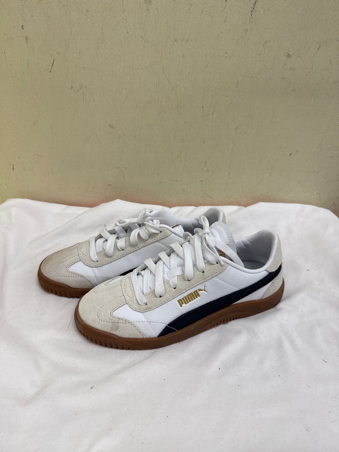 Puma Women's Size 7 White Sneakers Shoes
