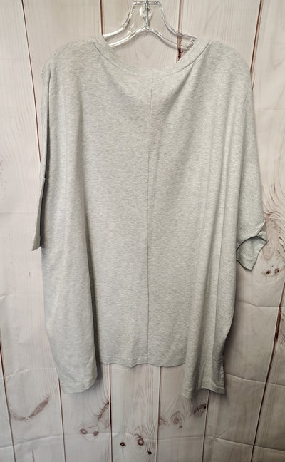 Joan Vass Women's Size 1X Gray Floral Short Sleeve Top