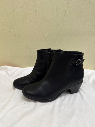 Clarks Women's Size 6-1/2 Black Boots Shoes