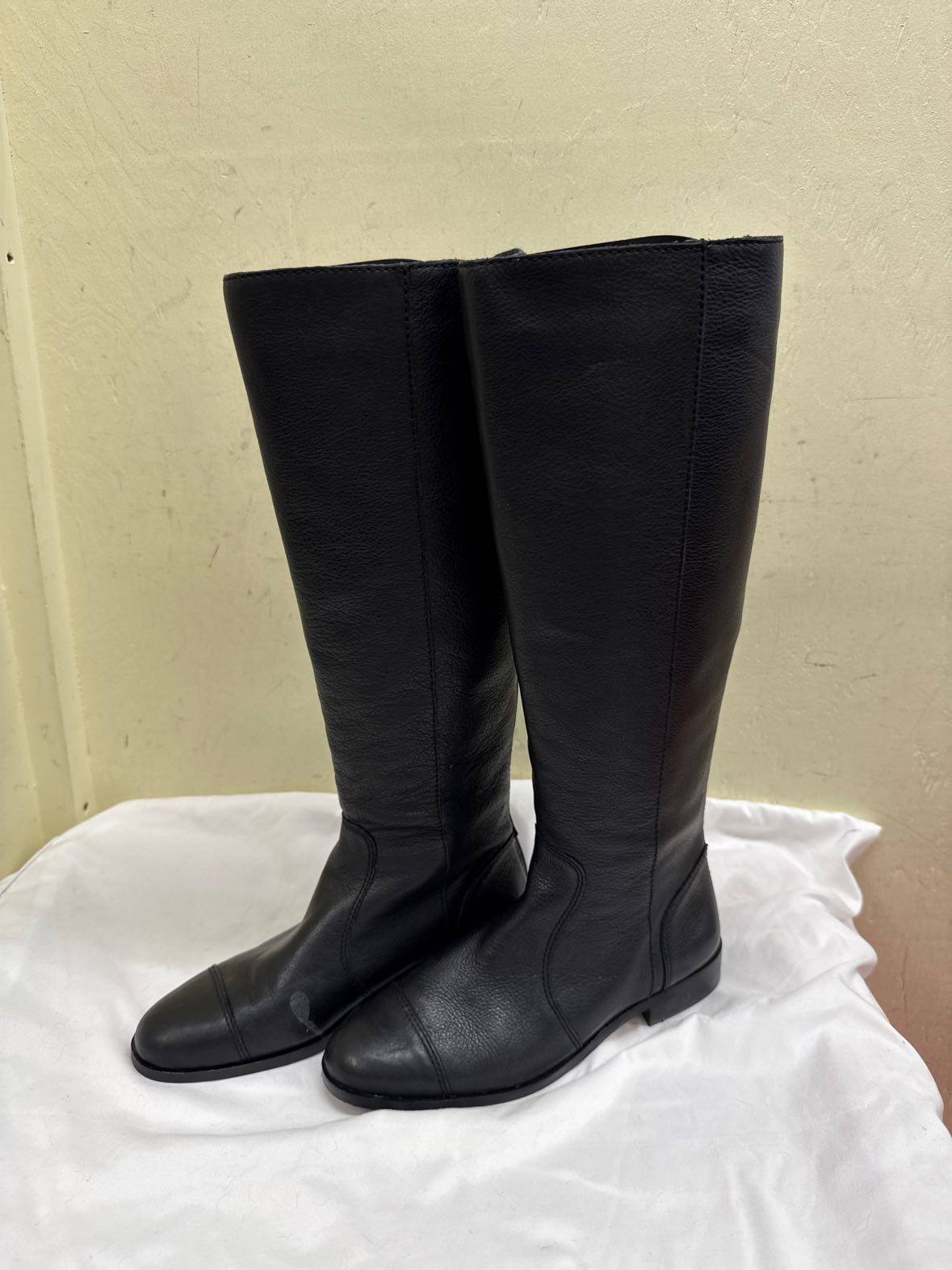 Ann Taylor Women's Size 7 Black Boots Shoes