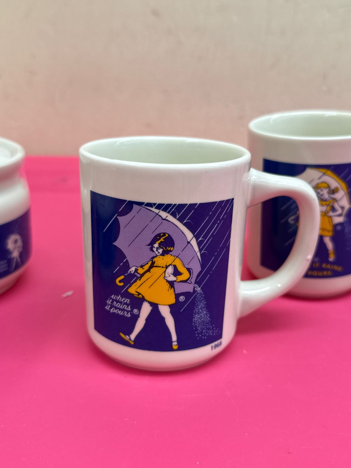 VTG 6PCS Morton Salt Set - 4 Mugs, 1 Cream, 1 Sugar