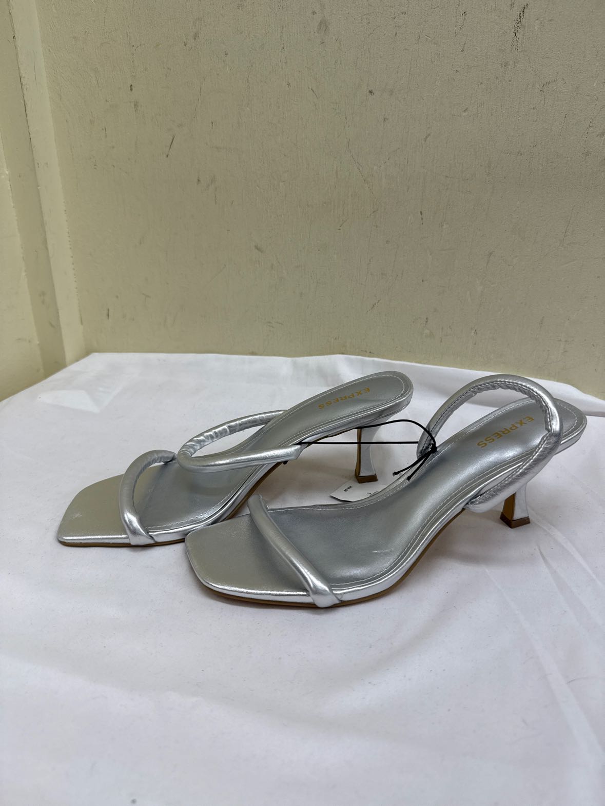 NWT Express Women's Size 8 Silver Sandals