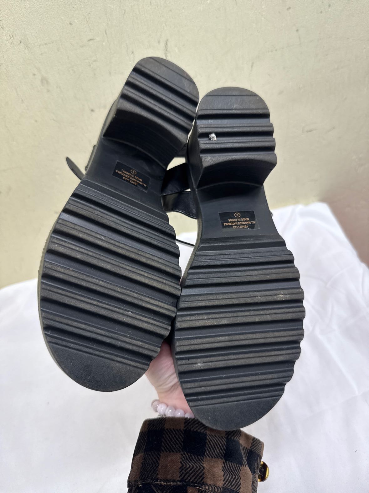 Liz Cole Women's Size 9 Black Sandals