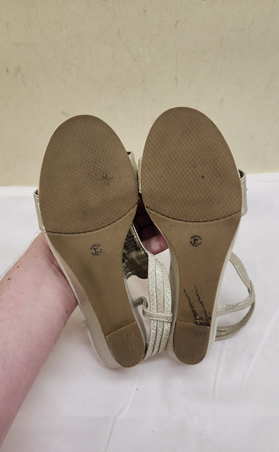 East 5th Women's Size 6-1/2 Gold Sandals