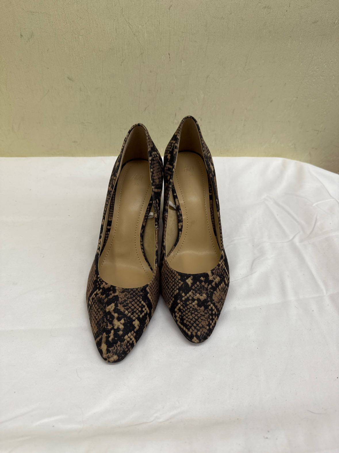 H&M Women's Size 38 = 7-1/2 Brown Pumps