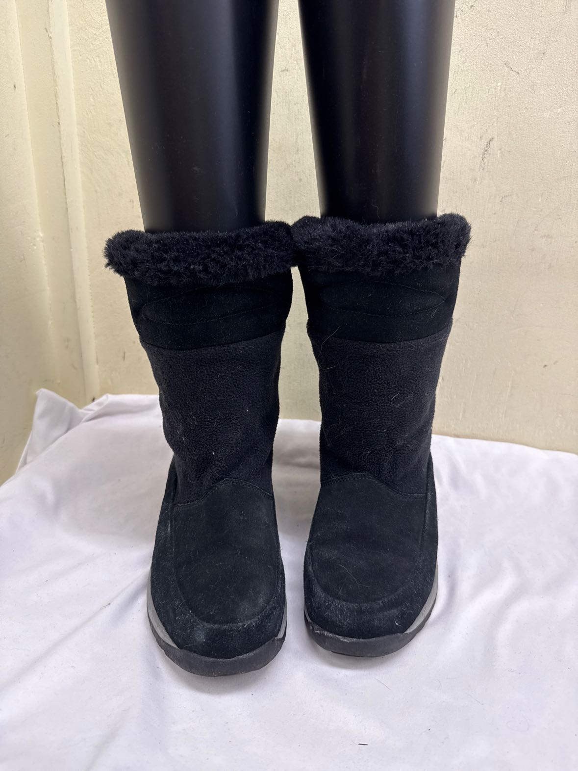 Polartec Women's Size 8-1/2 Black Boots Shoes