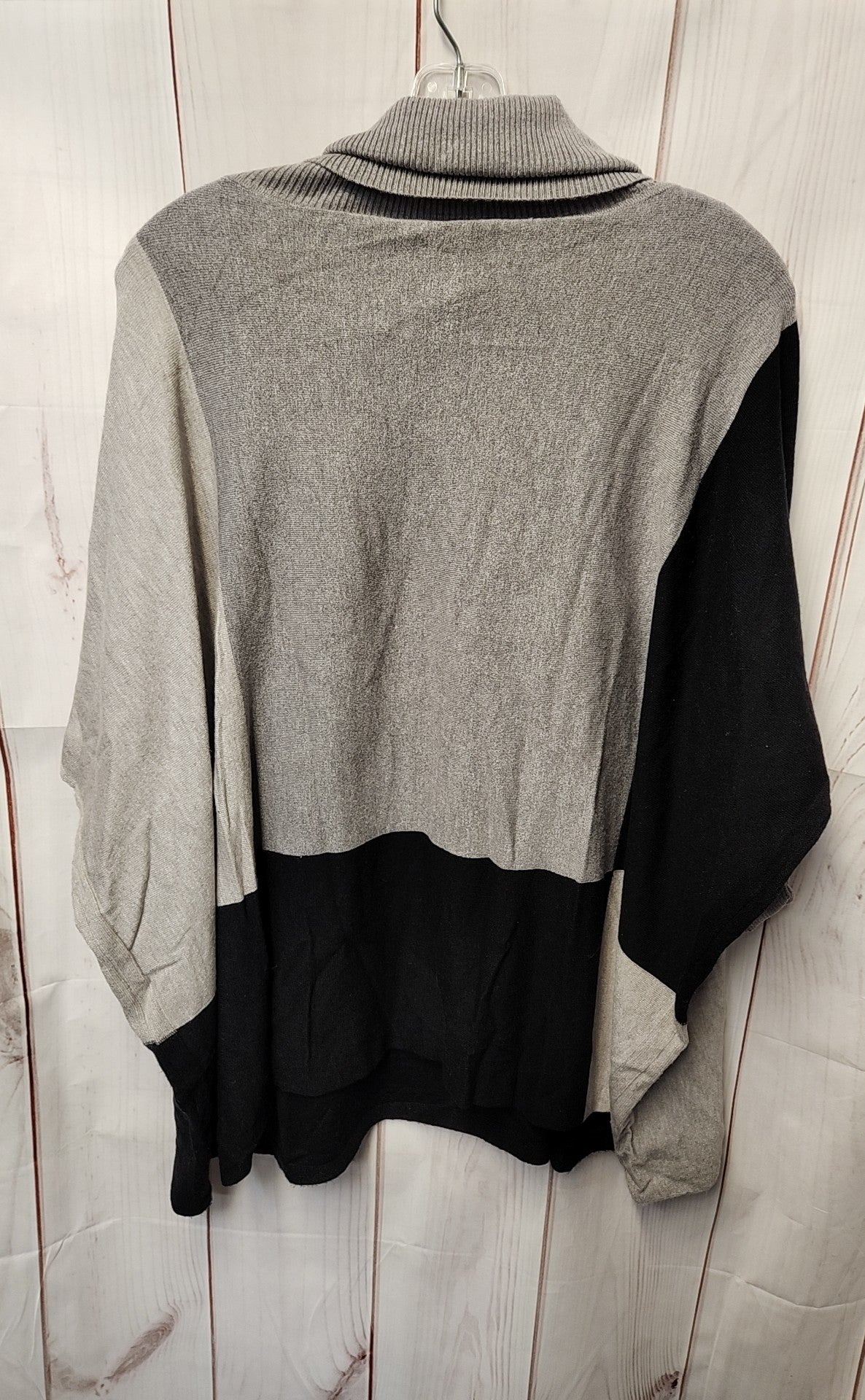 Aaeda Women's Size L Gray Sweater