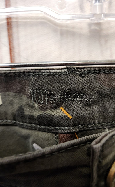 Kut from the Kloth Women's Size 8 Green Camo Pants Ankle Skinny