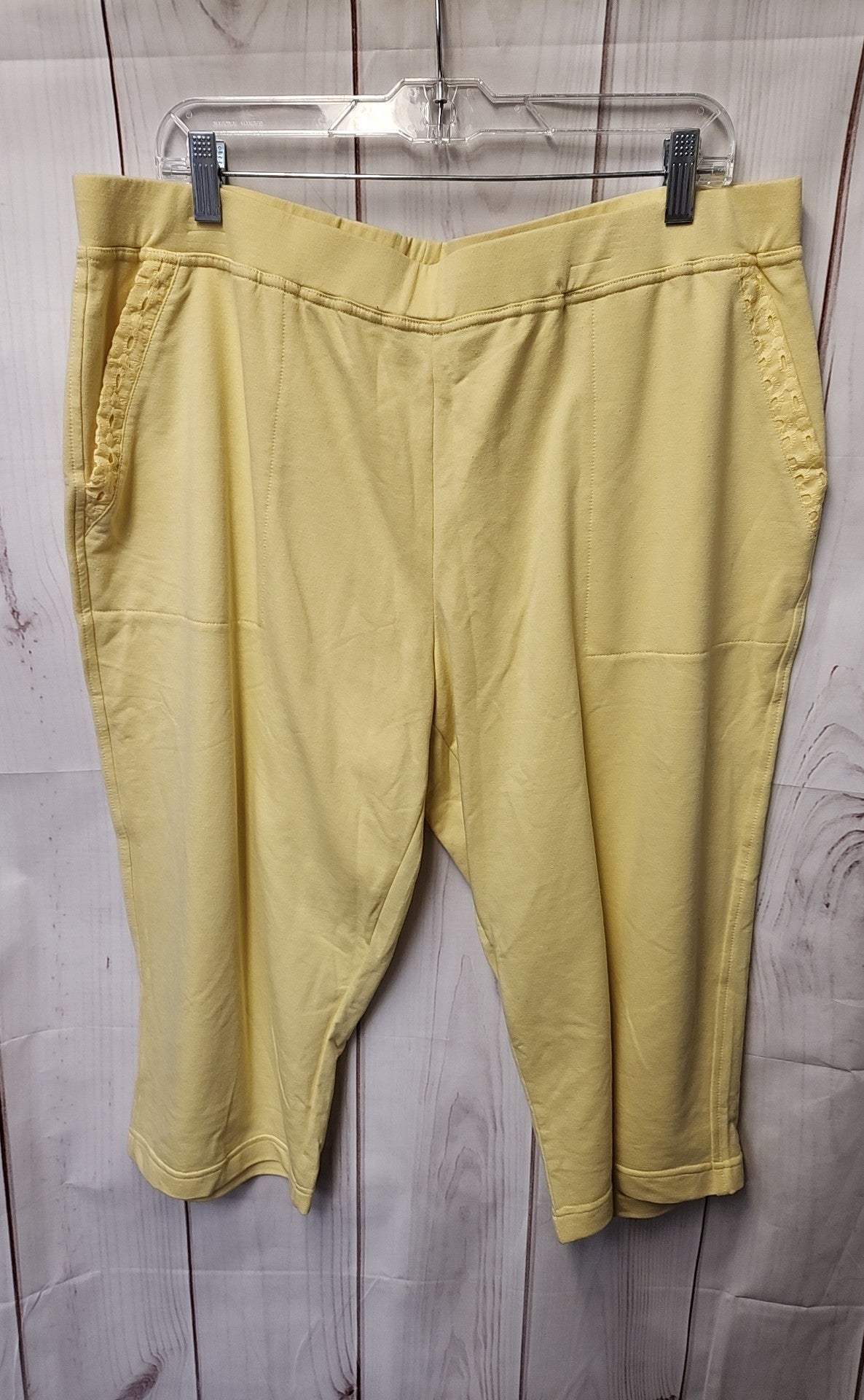 D & Co Women's Size XL Yellow Capris