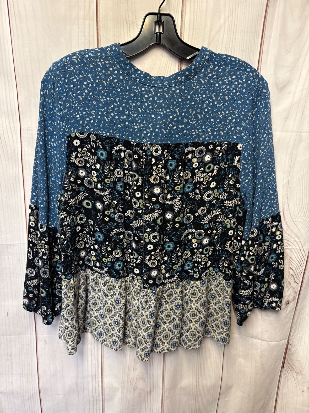 Mi Ami Women's Size L Blue Floral Long Sleeve Top