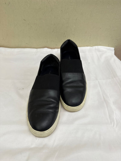 vince. Women's Size 8 Black Flats