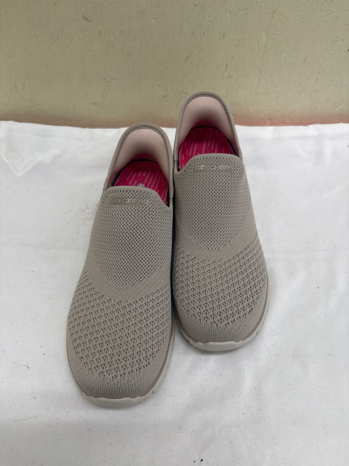 Skechers Women's Size 6 Beige Flats Shoes