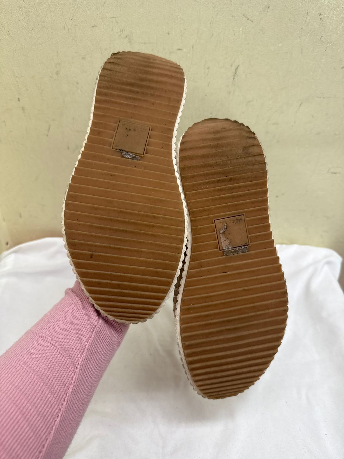 Dolce Vita Women's Size 7-1/2 Tan Sneakers Shoes