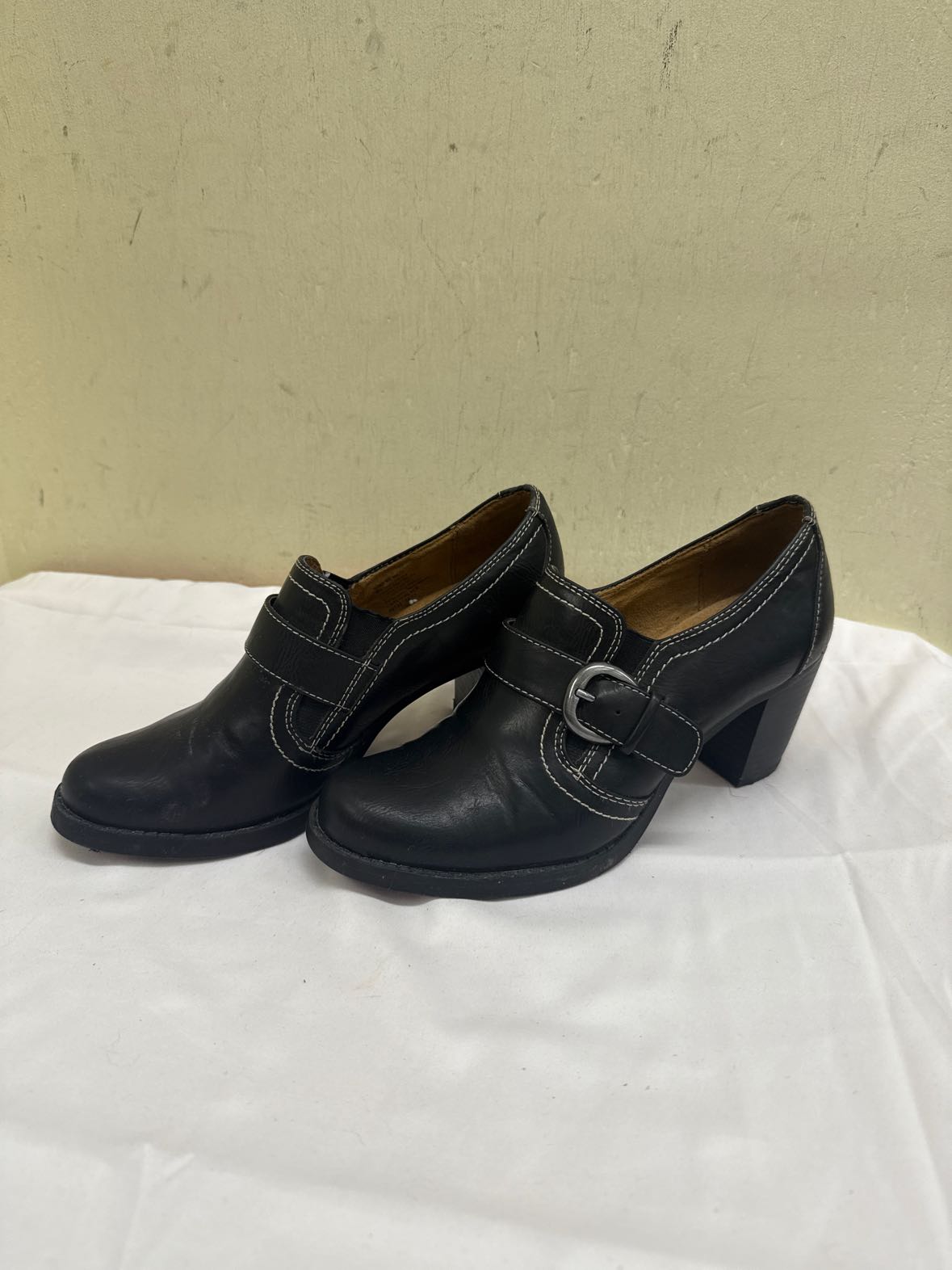 Naturalizer Women's Size 6-1/2 Black Pumps
