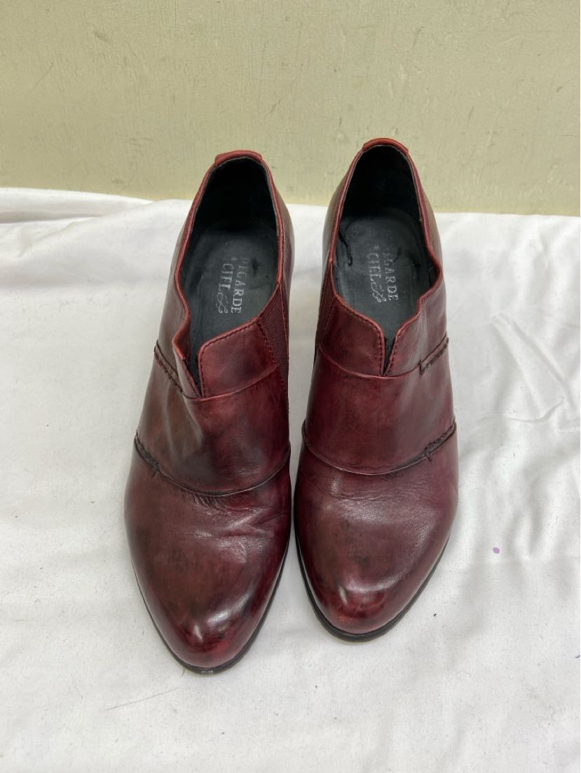 Regarde le Ciel Women's Size 38 = 7-1/2 Red Pumps