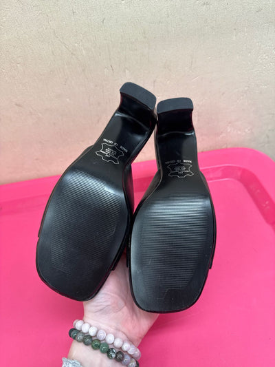 Marquis Women's Size 6 Black Leather Sandals