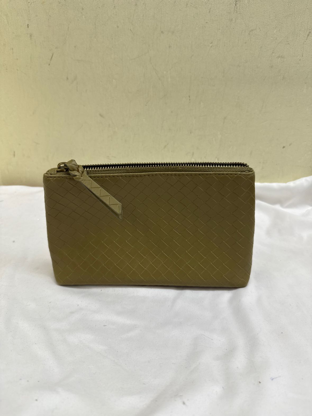 Universal Thread Green Pouch