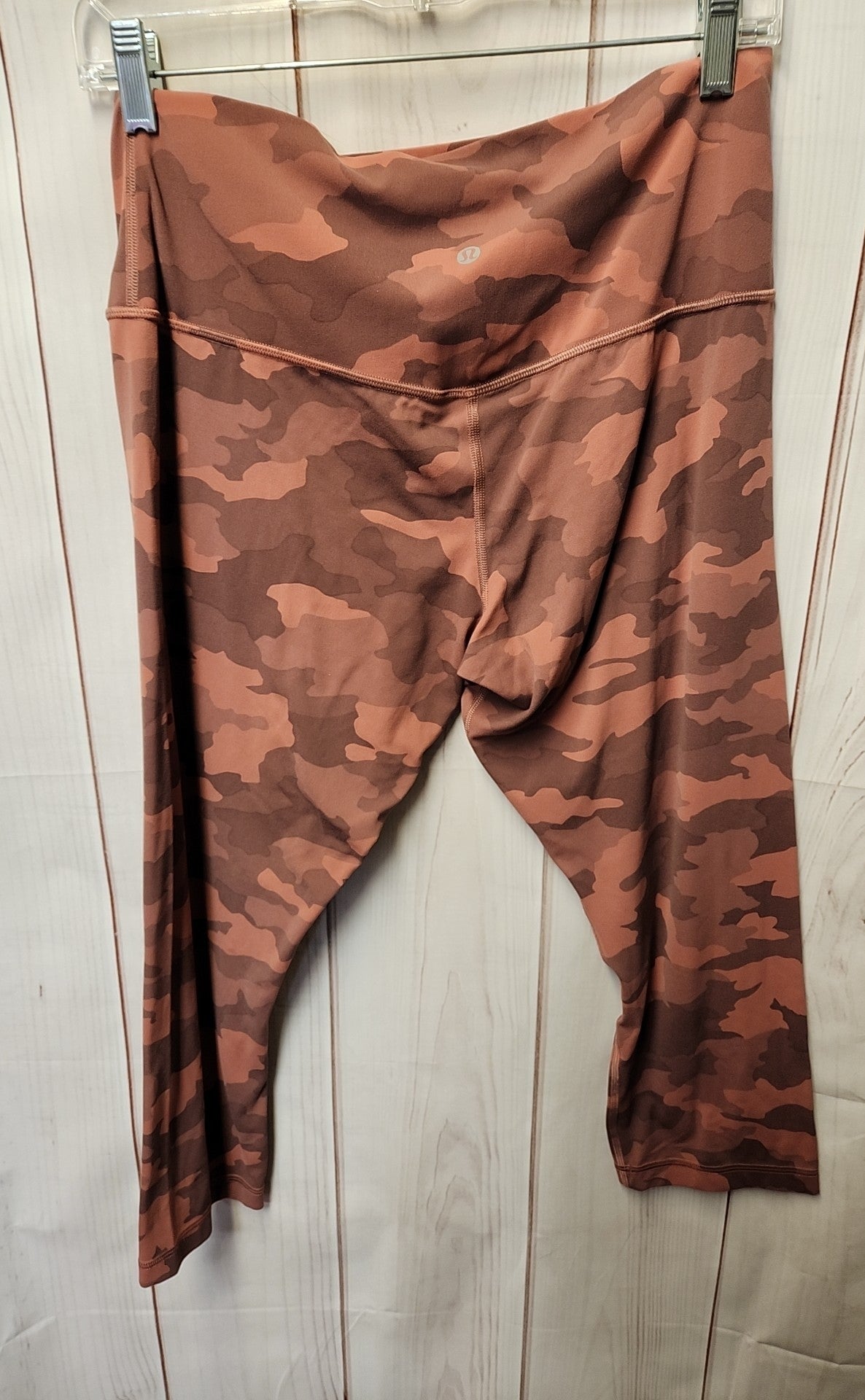 Lululemon Women's Size 12 Pink Camo Active Capris