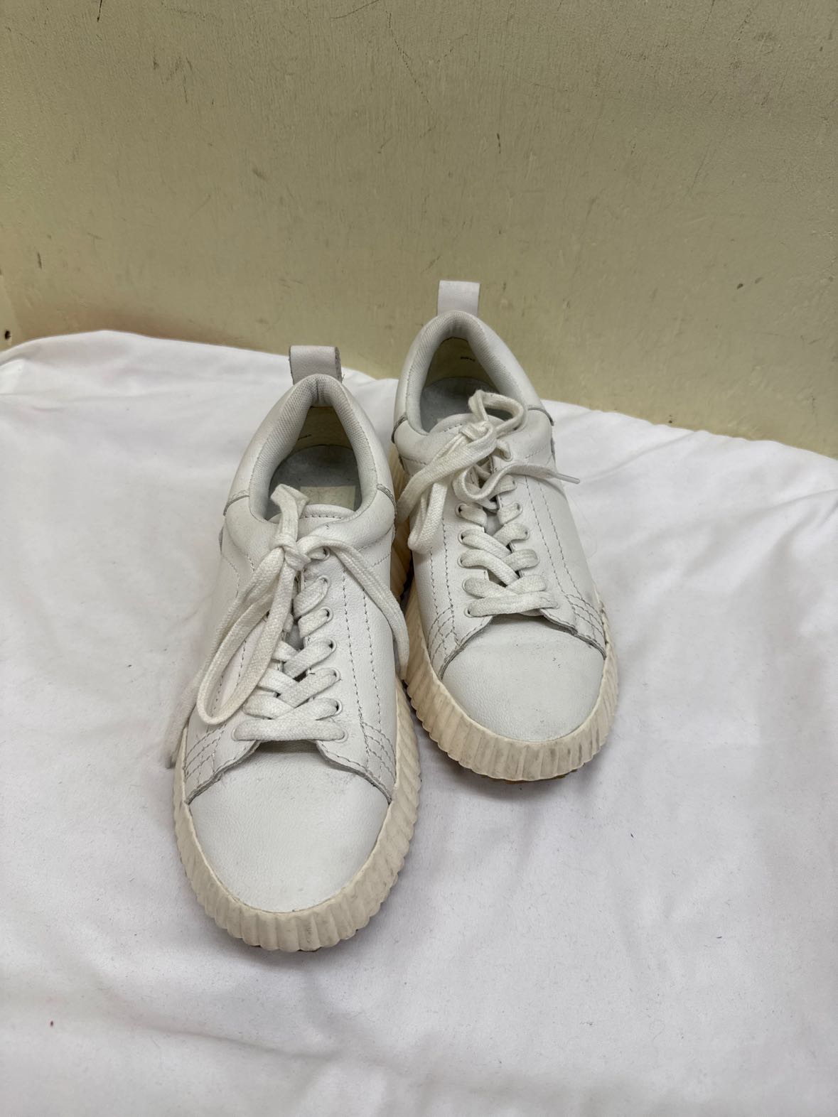 Dolce Vita Women's Size 6-1/2 White Sneakers Shoes