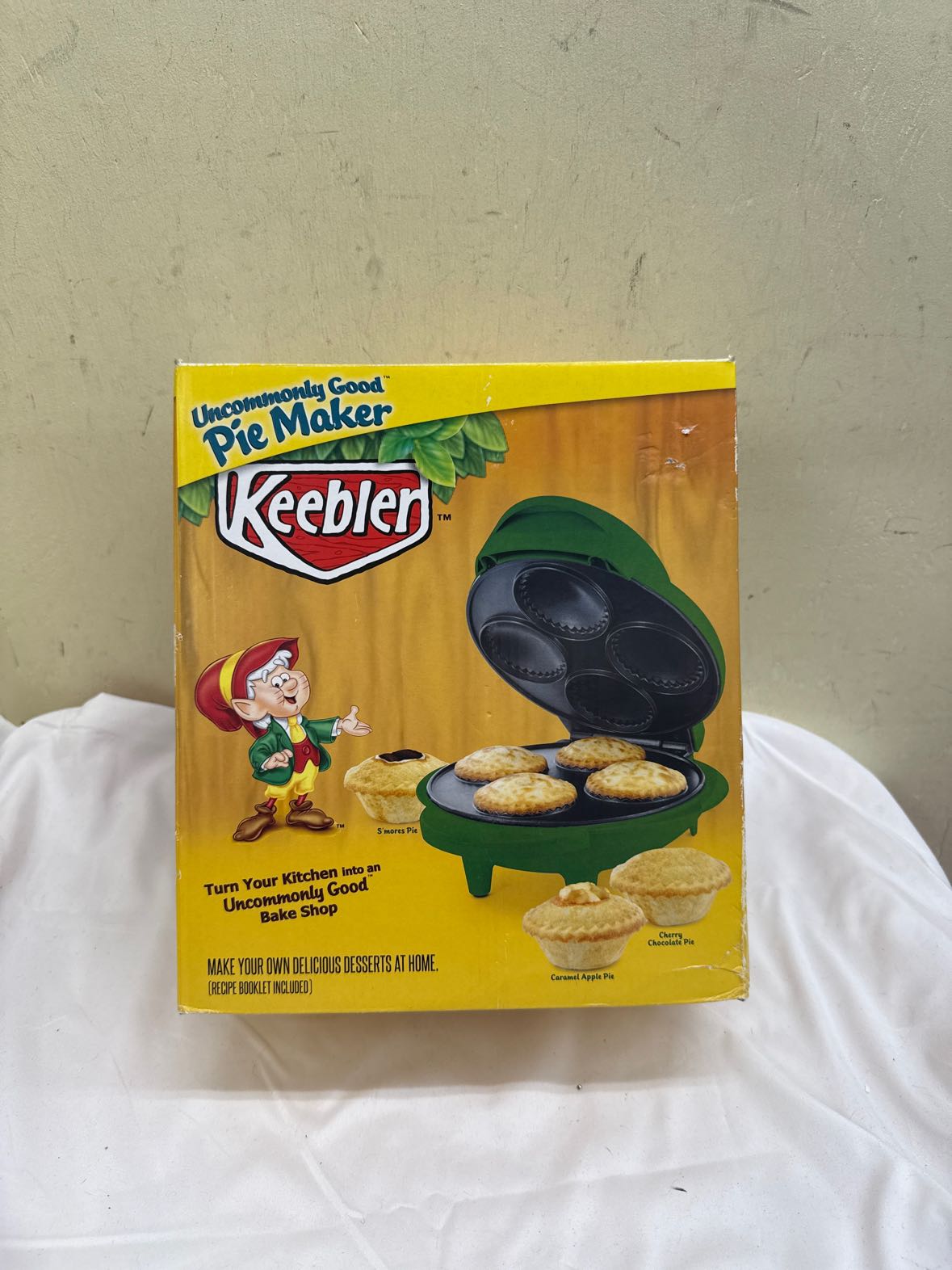 NIB Keebler Uncommonly Good Pie Maker Misc. Appliance
