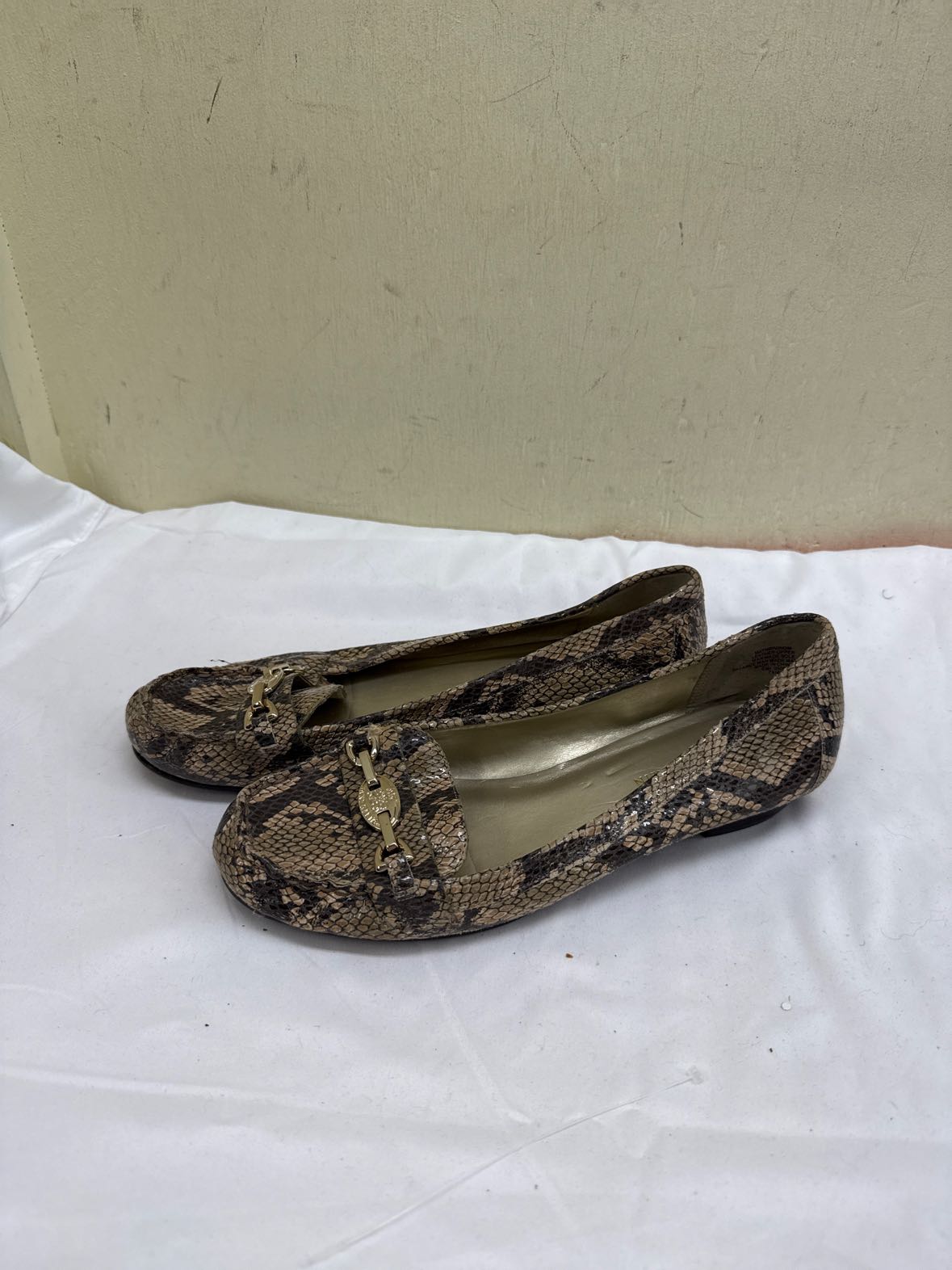 Anne Klein Women's Size 7-1/2 Tan Snakeskin Flats Shoes