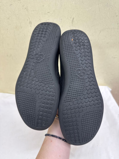 Clarks Women's Size 7 Black Flats Shoes