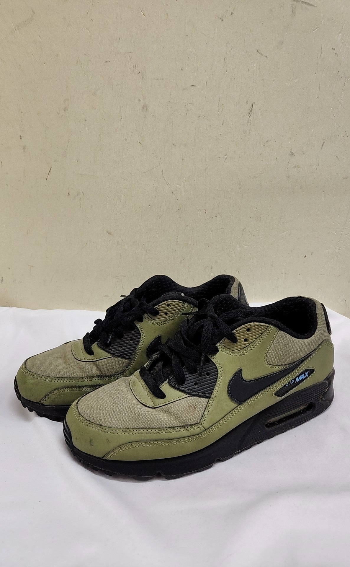 Nike Air Max Men's Size 9-1/2 Green Sneakers Shoes