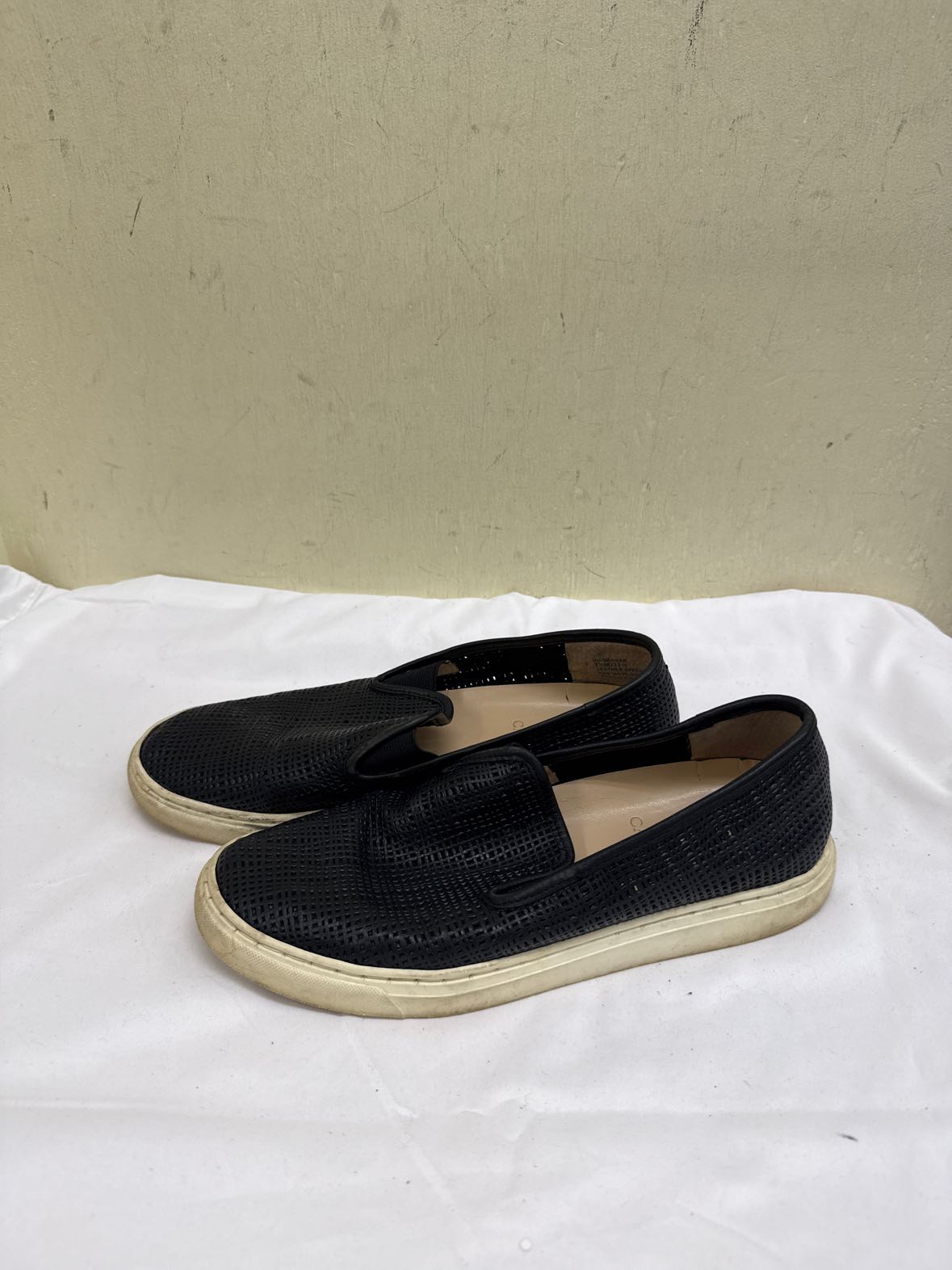 Vince Camuto Women's Size 7-1/2 Black Flats Shoes