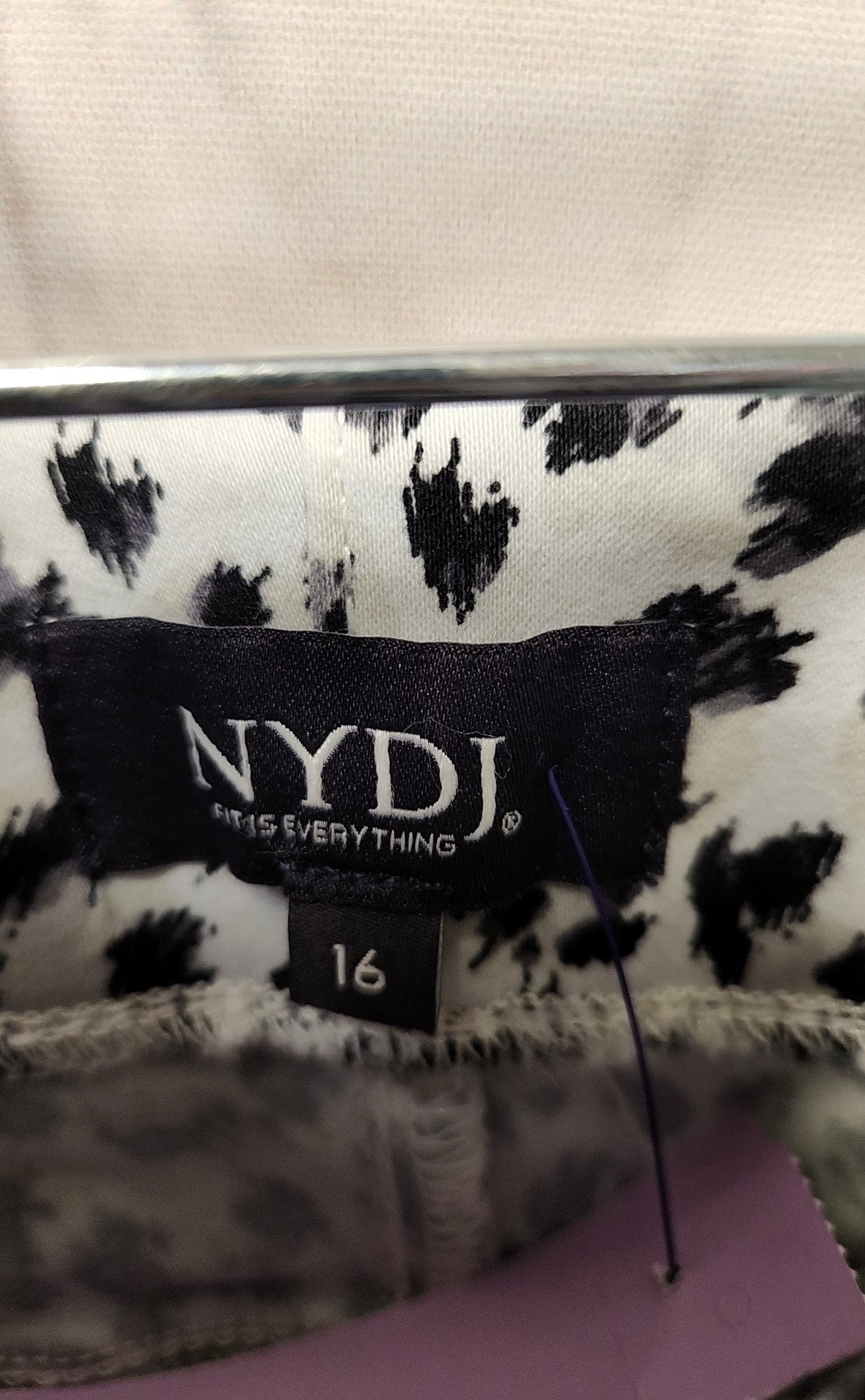 NYDJ Women's Size 16 White & Black Animal Print Pants