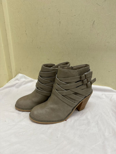 Journee Collection Women's Size 8 Gray Boots Shoes