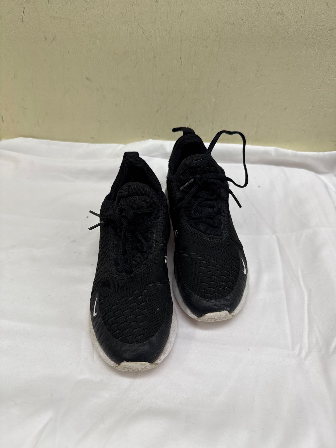 Nike Air 270 Boy's Size 4-1/2 Black Sneakers