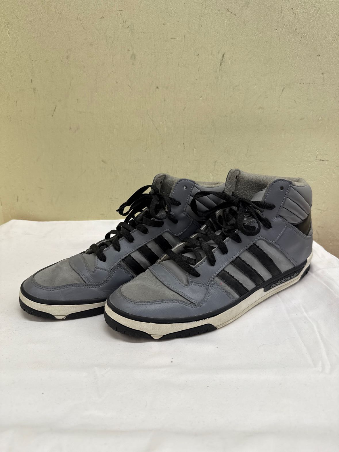 Adidas Men's Size 11 Gray Sneakers