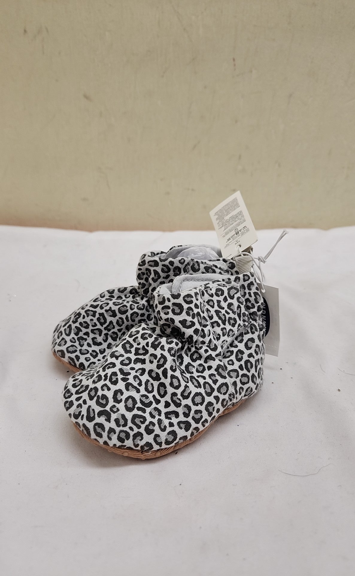 NWT Old Navy Girl's Size 3-6 Months Gray Shoes