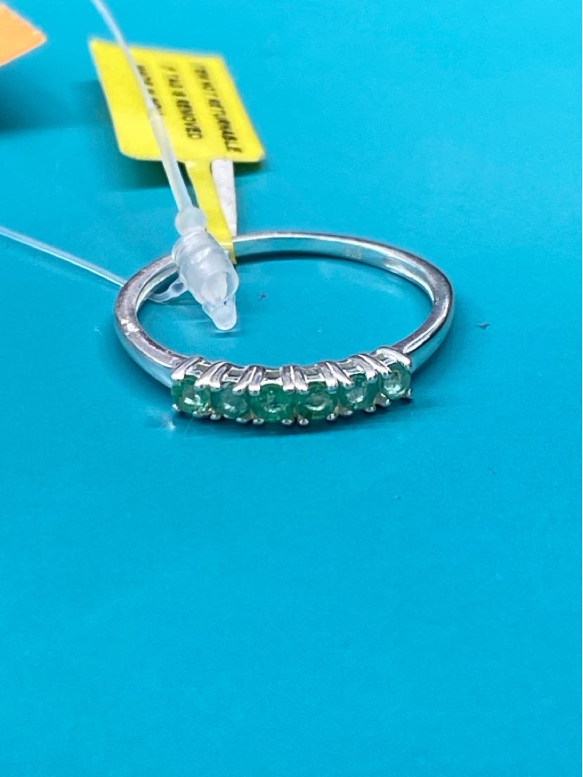 .925 Sterling Silver Size 10 Green Stone Ring