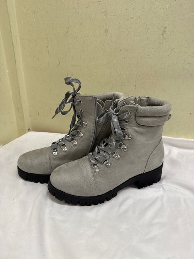 Wild Diva Women's Size 7 Gray Boots Shoes