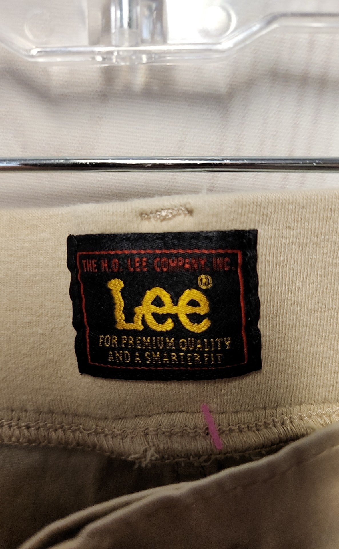 Lee Women's Size 8 Beige Capris