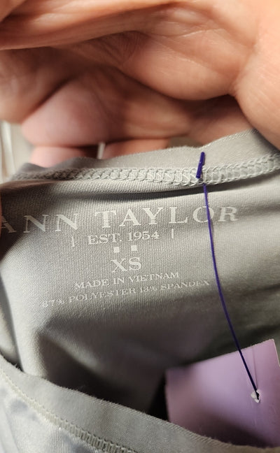 Ann Taylor Women's Size XS Gray Sleeveless Top