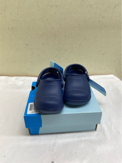 NIB Striderite Boy's Size 7 Navy Shoes