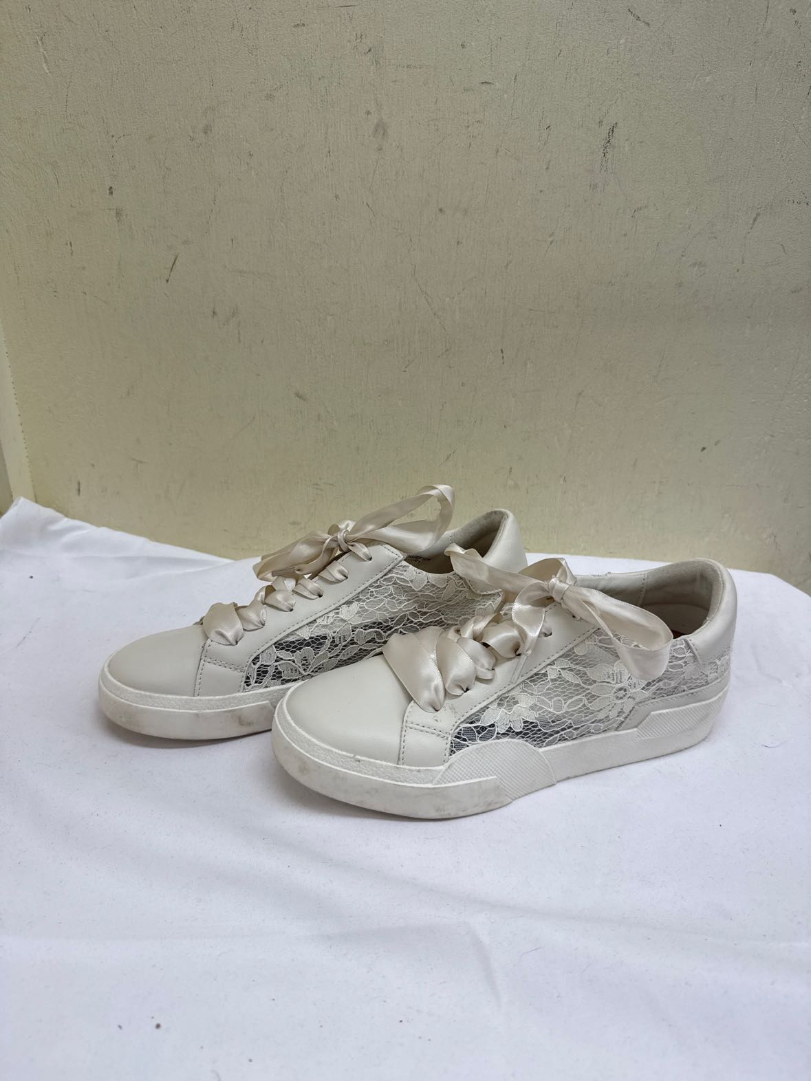 Dolce Vita Women's Size 7-1/2 White Sneakers Shoes