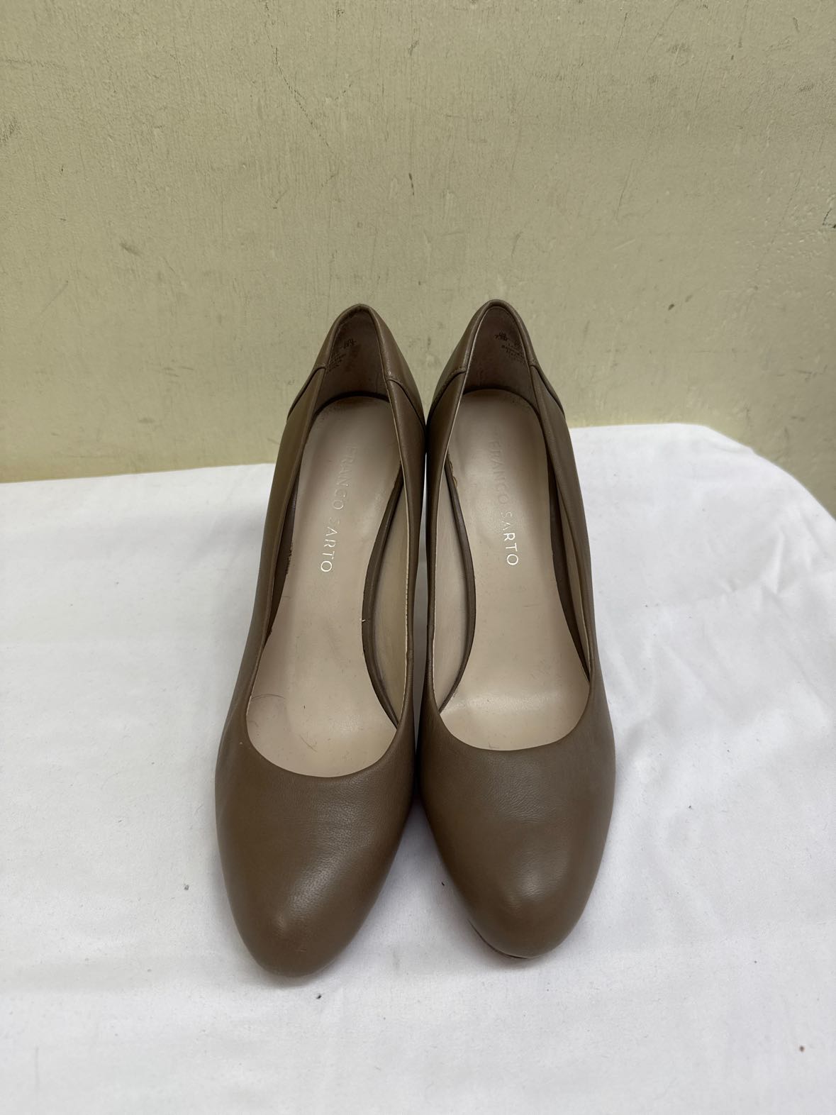 Franco Sarto Women's Size 7-1/2 Taupe Pumps