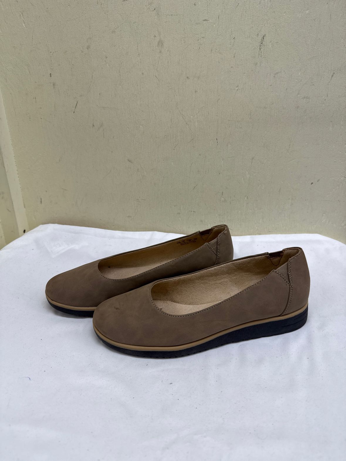 Soul Women's Size 7-1/2 Tan Flats Shoes