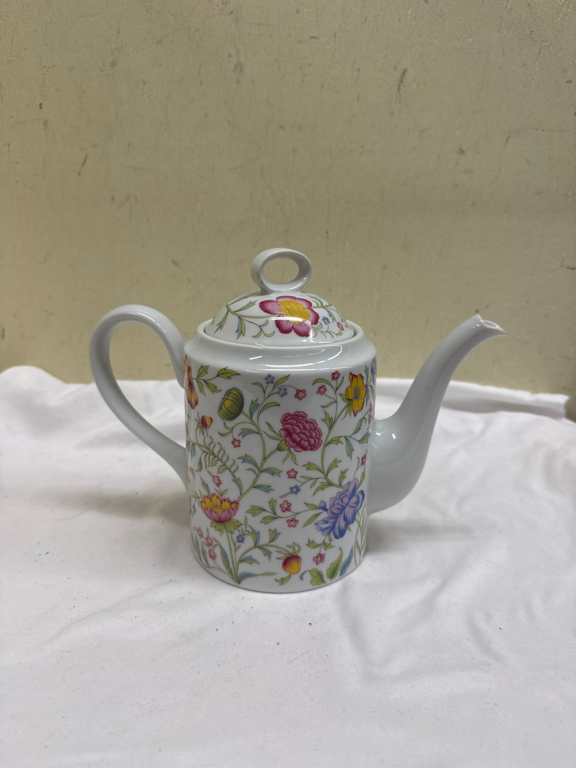 Toscany Avignon White Floral Porcelain Tea Pot