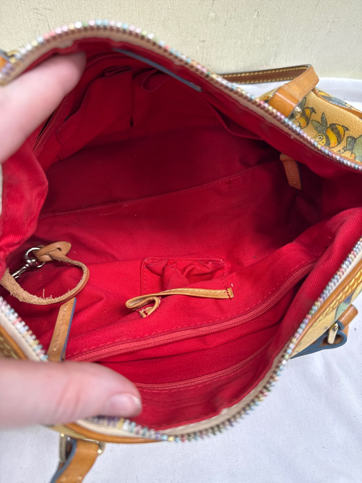 VTG Dooney & Bourke Busy Bee Beige Shoulder Purse Bag AS IS - discoloration