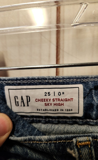 Gap Women's Size 25 (0) Blue Jeans Cheeky Straight Sky High