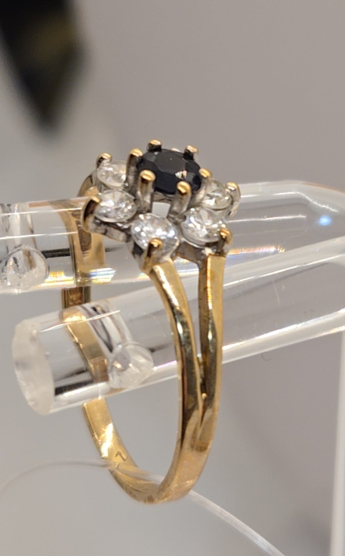 SBK 375 9k Yellow Gold Size 6.5 VTG Sapphire with clear stones 1.4 grams