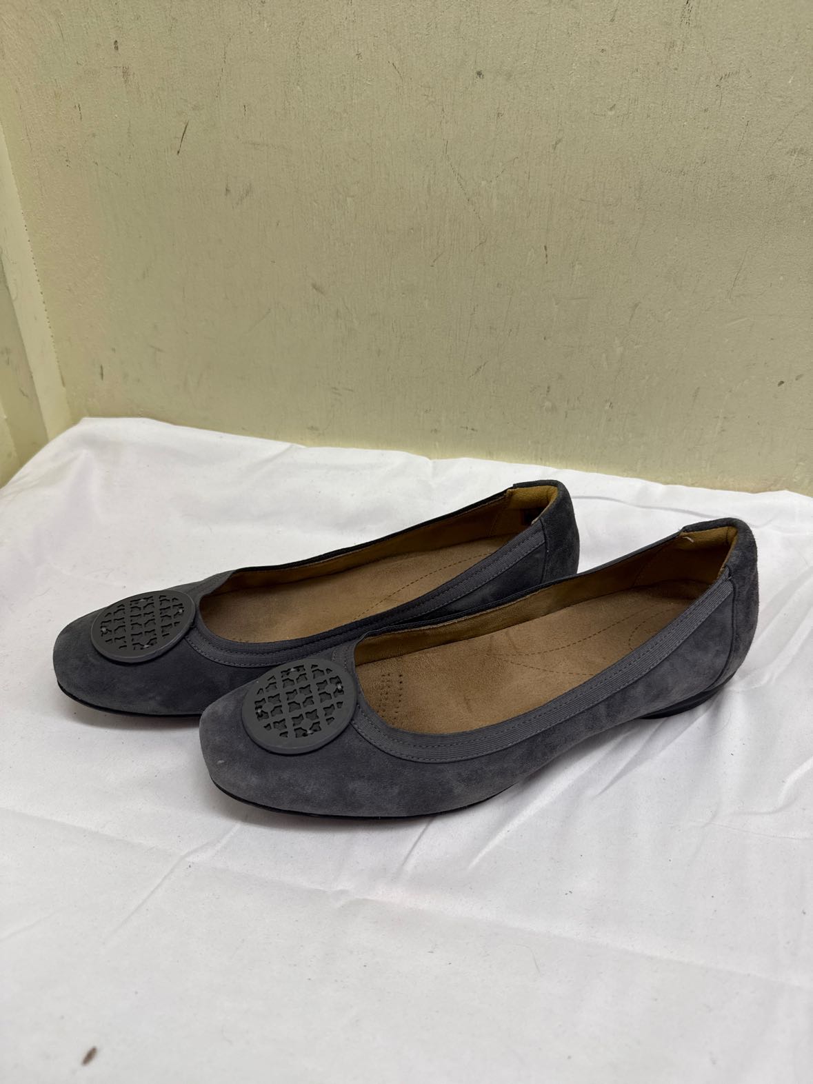 Clarks Women's Size 10 Gray Flats