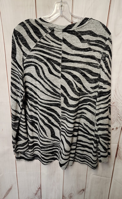 Zenergy - Chico's Women's Size 1 = US M Gray Animal Print Sweatshirt