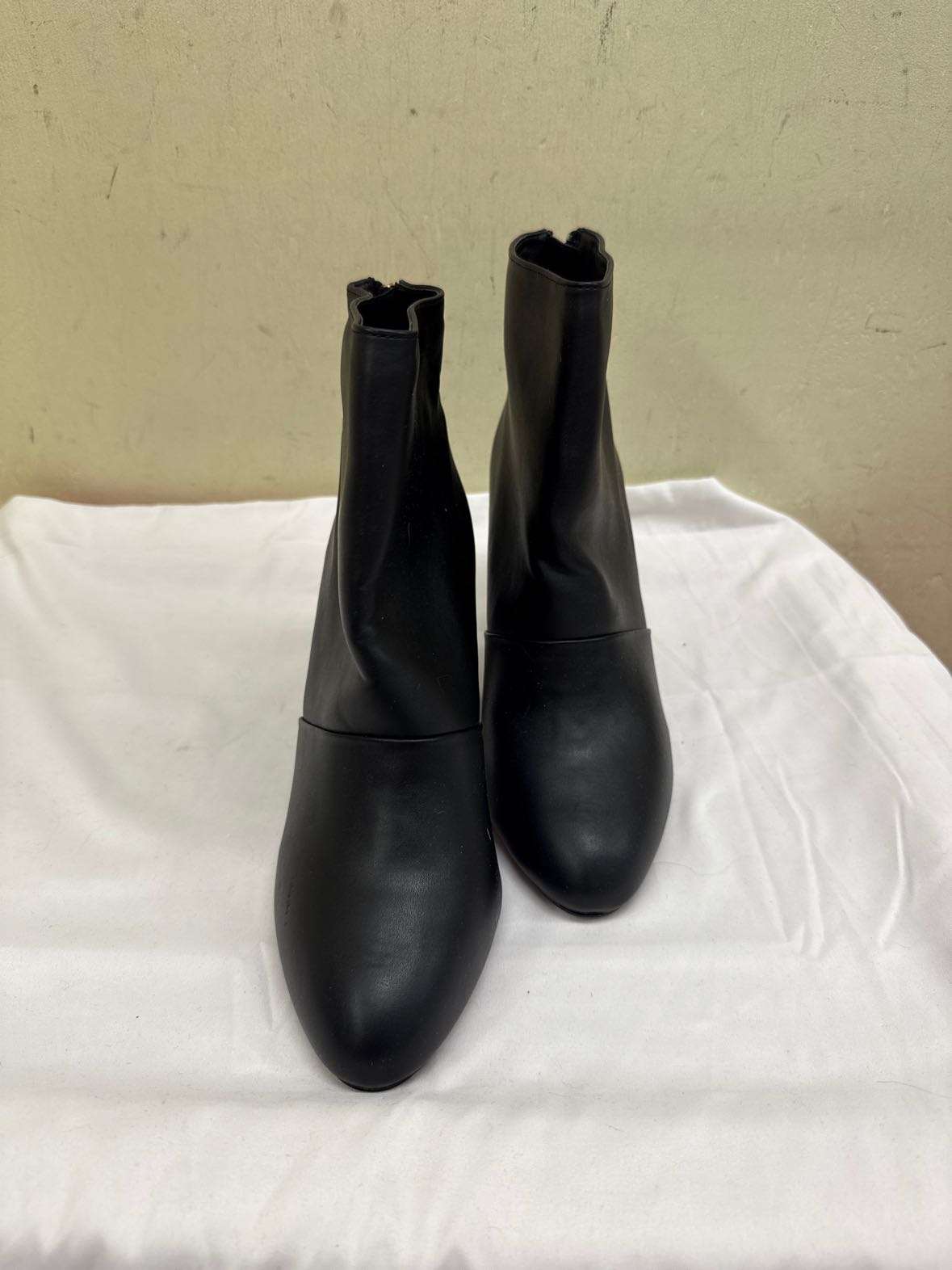 Comfort Women's Size 11 Black Boots