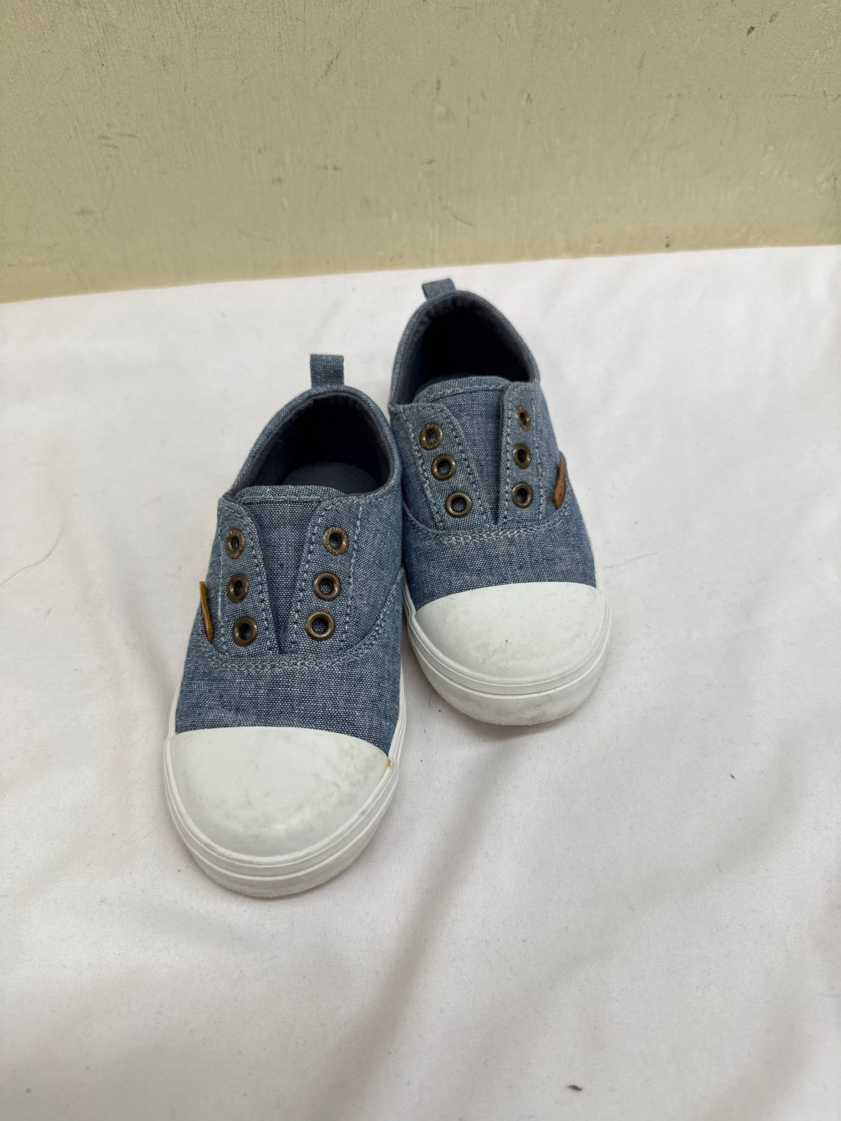 Old Navy Boy's Size 8 Blue Shoes