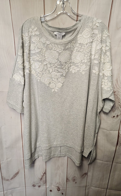 Joan Vass Women's Size 1X Gray Floral Short Sleeve Top